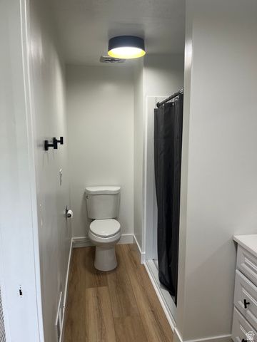 5720 S OAKWOOD DR, South Ogden, UT 84405