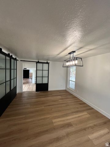 5720 S OAKWOOD DR, South Ogden, UT 84405