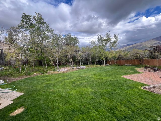 5720 S OAKWOOD DR, South Ogden, UT 84405