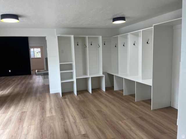 5720 S OAKWOOD DR, South Ogden, UT 84405