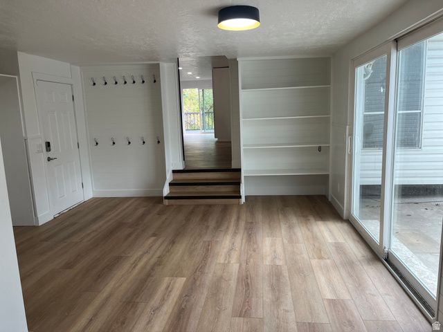 5720 S OAKWOOD DR, South Ogden, UT 84405