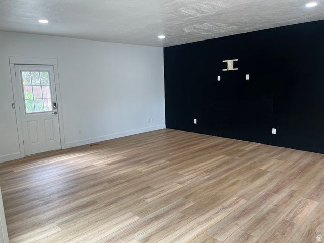 5720 S OAKWOOD DR, South Ogden, UT 84405