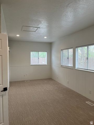 5720 S OAKWOOD DR, South Ogden, UT 84405