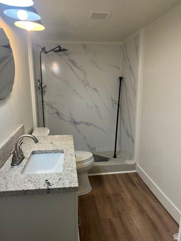 5720 S OAKWOOD DR, South Ogden, UT 84405