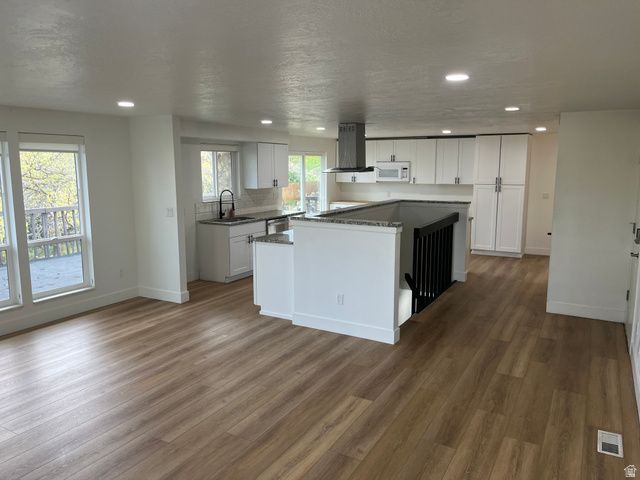 5720 S OAKWOOD DR, South Ogden, UT 84405
