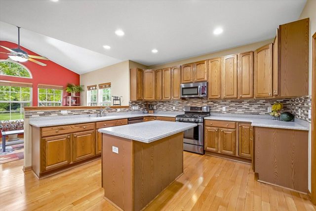 2247 Willow Pond WAY, Grafton, WI 53024