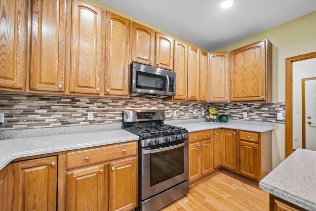 2247 Willow Pond WAY, Grafton, WI 53024