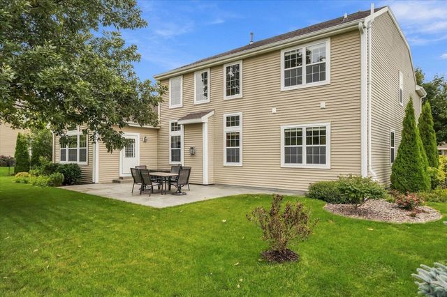 2247 Willow Pond WAY, Grafton, WI 53024