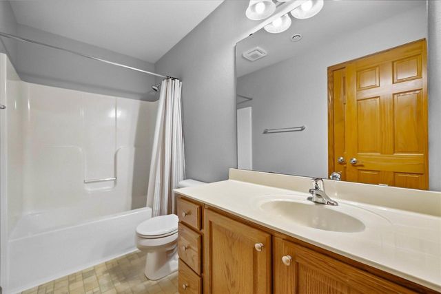 2247 Willow Pond WAY, Grafton, WI 53024