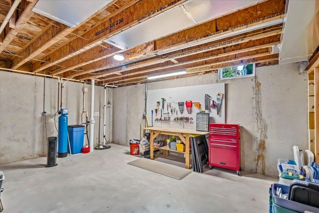 2247 Willow Pond WAY, Grafton, WI 53024