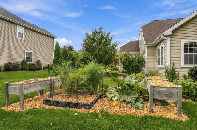 2247 Willow Pond WAY, Grafton, WI 53024