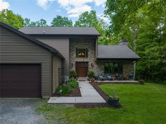 107 Tatra Drive, Franklin Twp, PA 18235