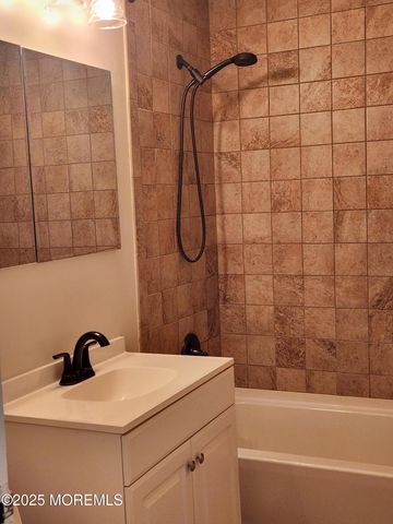 94 Stonehurst Boulevard B, Freehold, NJ 07728