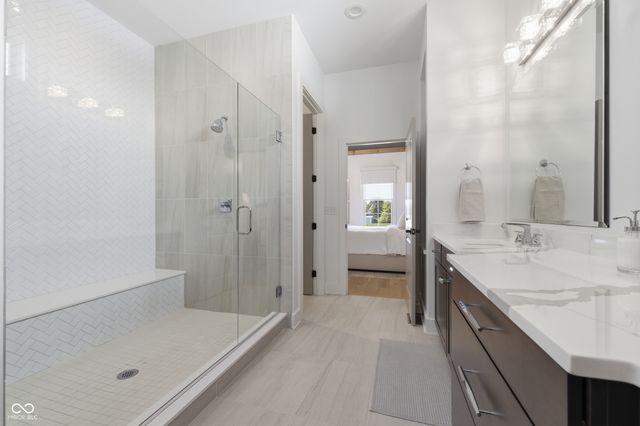 14991 Oak Hollow Lane W, Carmel, IN 46033