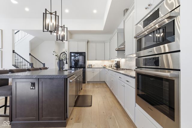 14991 Oak Hollow Lane W, Carmel, IN 46033