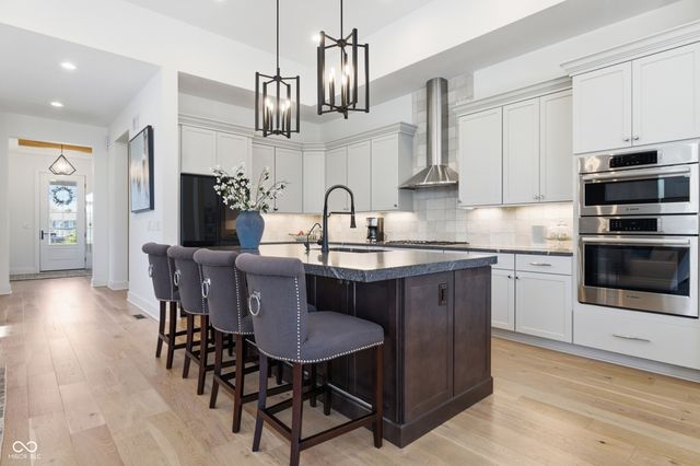 14991 Oak Hollow Lane W, Carmel, IN 46033