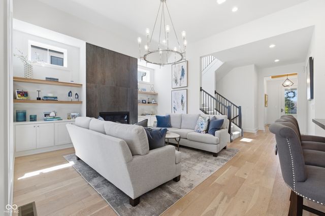 14991 Oak Hollow Lane W, Carmel, IN 46033