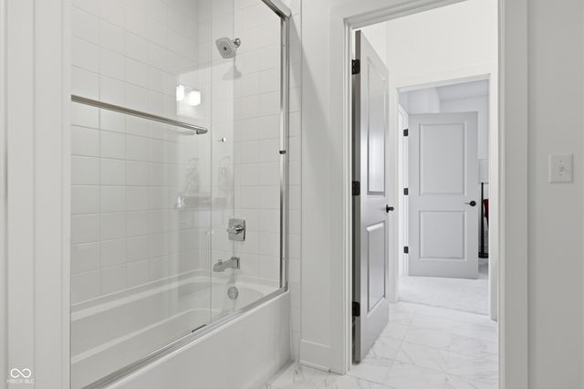 14991 Oak Hollow Lane W, Carmel, IN 46033