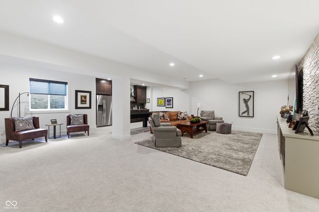 14991 Oak Hollow Lane W, Carmel, IN 46033