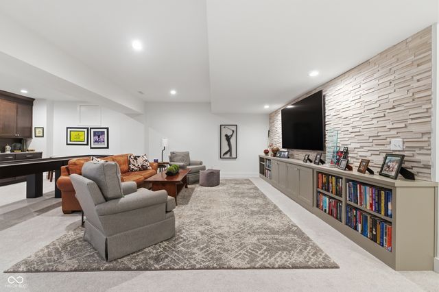 14991 Oak Hollow Lane W, Carmel, IN 46033