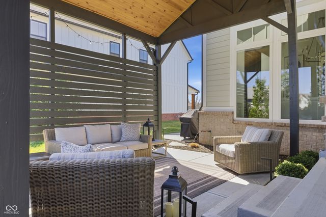 14991 Oak Hollow Lane W, Carmel, IN 46033