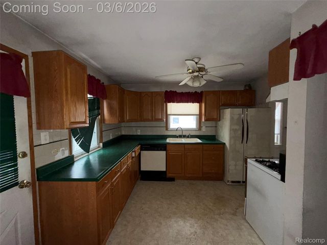 23101 Shakespeare Avenue, Eastpointe, MI 48021