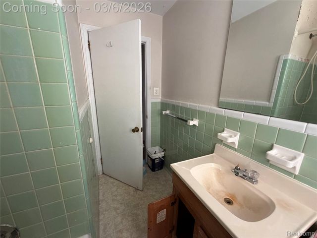 23101 Shakespeare Avenue, Eastpointe, MI 48021