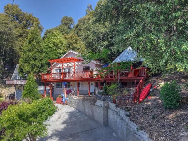 24288 Zurich Drive, Crestline, CA 92325