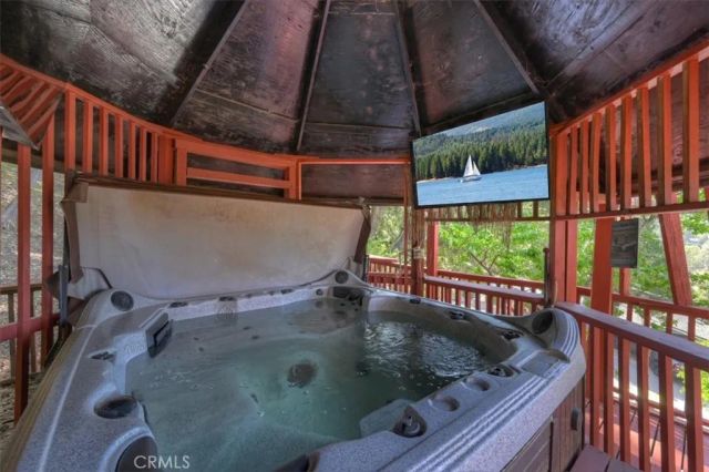 24288 Zurich Drive, Crestline, CA 92325