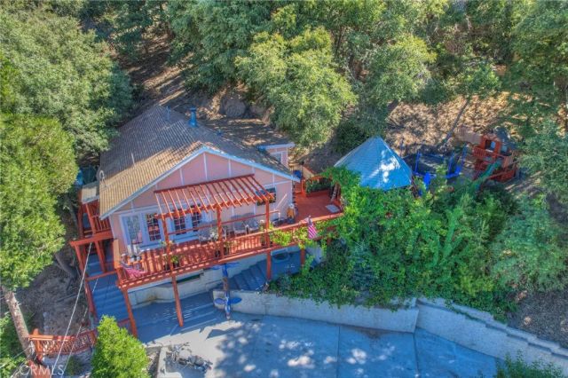 24288 Zurich Drive, Crestline, CA 92325