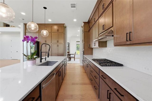 858 Keystone Drive, Woodstock, GA 30188