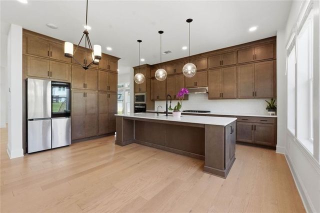 858 Keystone Drive, Woodstock, GA 30188