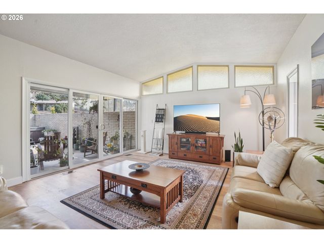 13857 Se RUST Way, Damascus, OR 97089