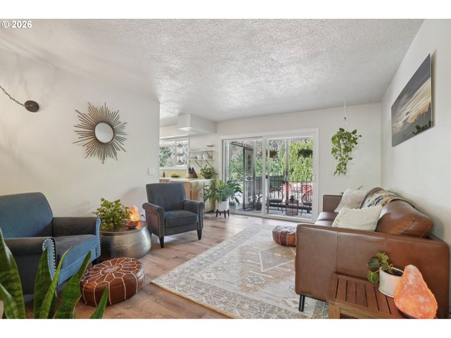 13857 Se RUST Way, Damascus, OR 97089