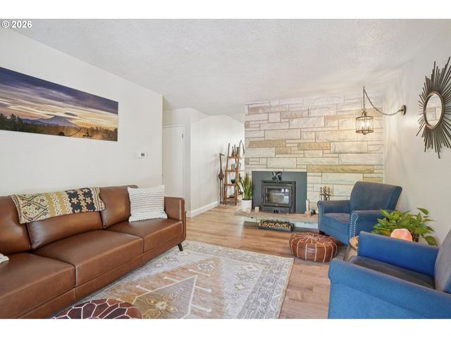 13857 Se RUST Way, Damascus, OR 97089