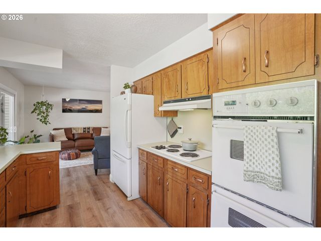 13857 Se RUST Way, Damascus, OR 97089