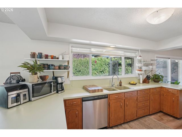 13857 Se RUST Way, Damascus, OR 97089