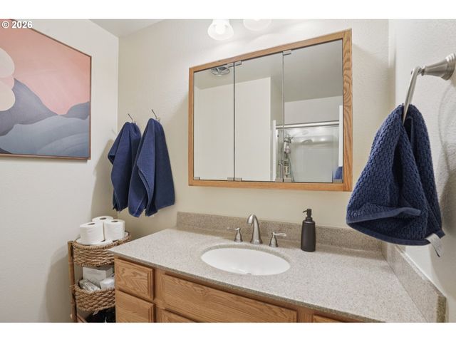 13857 Se RUST Way, Damascus, OR 97089