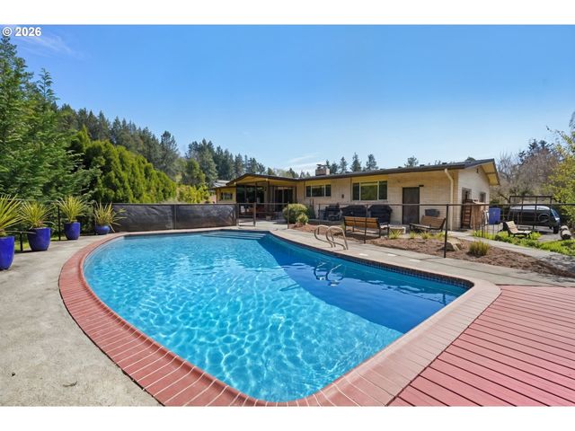 13857 Se RUST Way, Damascus, OR 97089