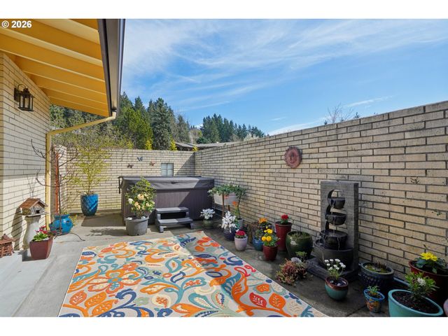 13857 Se RUST Way, Damascus, OR 97089