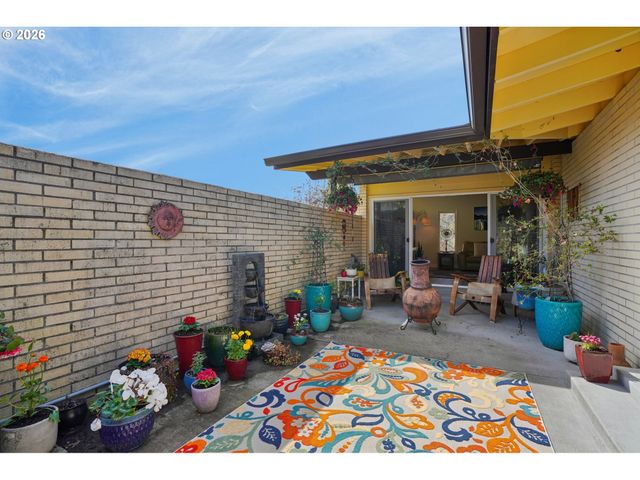 13857 Se RUST Way, Damascus, OR 97089