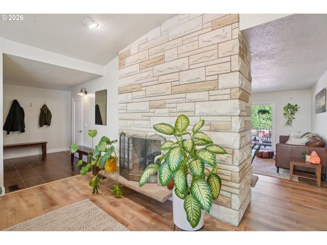 13857 Se RUST Way, Damascus, OR 97089