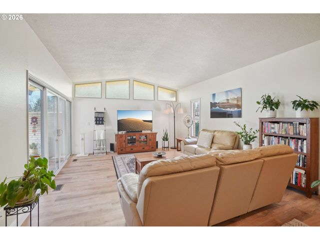 13857 Se RUST Way, Damascus, OR 97089