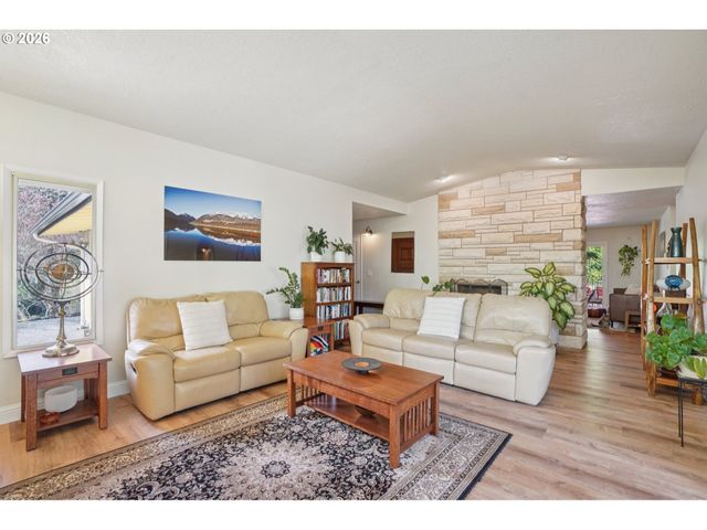 13857 Se RUST Way, Damascus, OR 97089