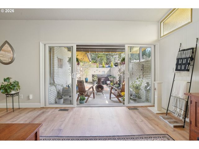 13857 Se RUST Way, Damascus, OR 97089