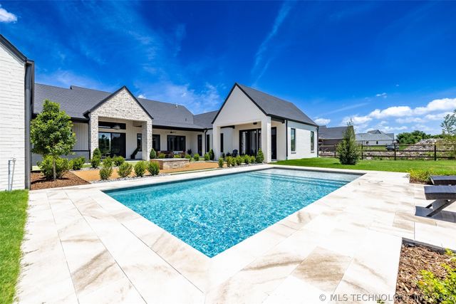 17254 E White Tail Cove, Owasso, OK 74055