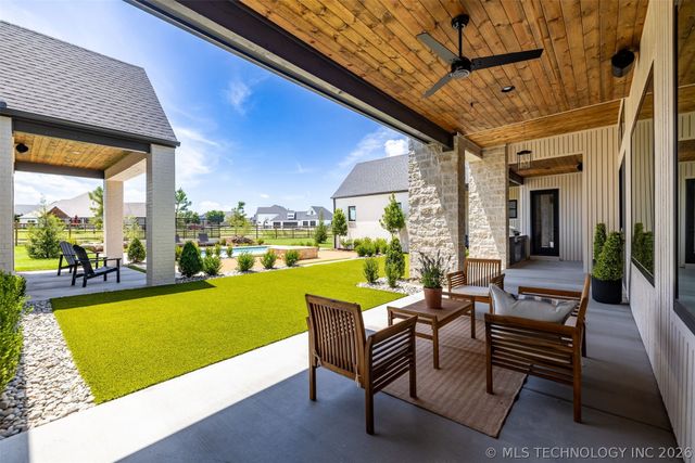 17254 E White Tail Cove, Owasso, OK 74055