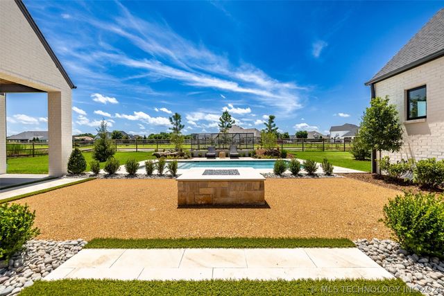 17254 E White Tail Cove, Owasso, OK 74055