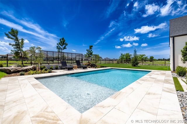 17254 E White Tail Cove, Owasso, OK 74055