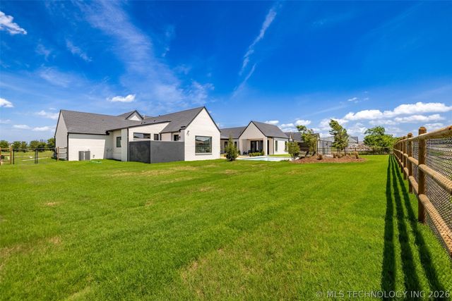 17254 E White Tail Cove, Owasso, OK 74055